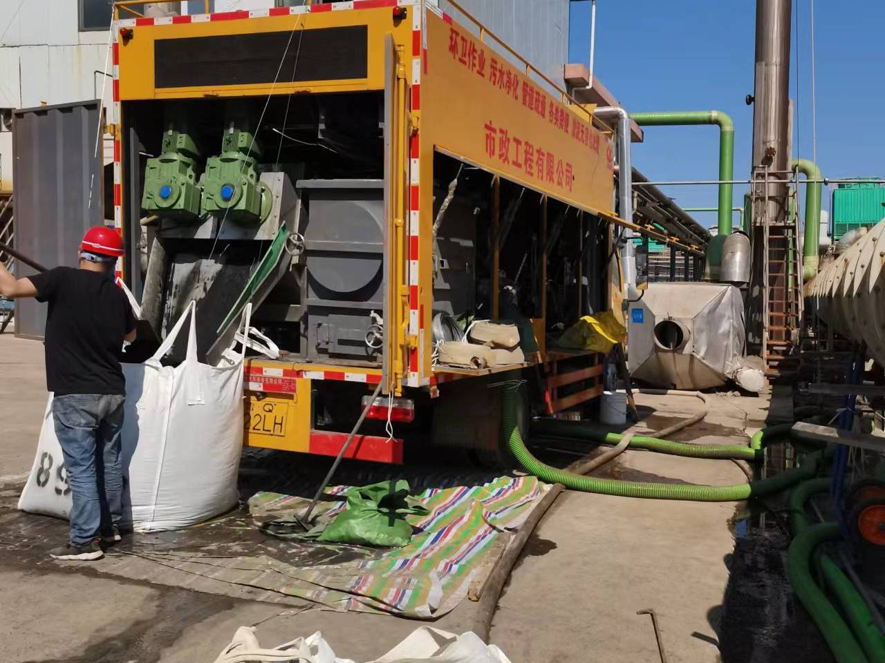 腾冲淤泥压干处理